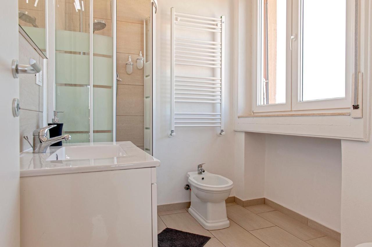 Suite Attico In Centro - Parcheggio Gratuito ลีวอร์โน ภายนอก รูปภาพ